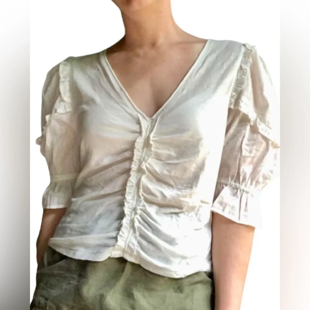 Anthropologie Dreamy Ruched White Ruffle Top 3/4 puff sleeves Size M EUC